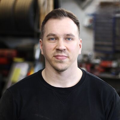 Erik Vilden, automekaanikko – Launeen Autohuolto